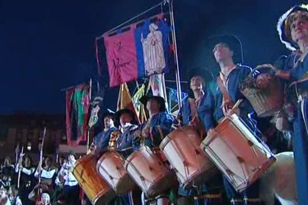 C'est parti pour quatre jours de festivités au Puy-en-Velay, avec les 29e fêtes du Roi de l'Oiseau, qui se sont ouvertes mercredi soir.