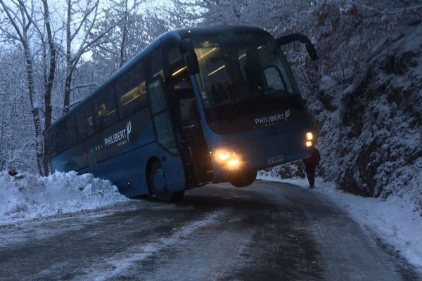 Personne n'a été blessé à bord du car.