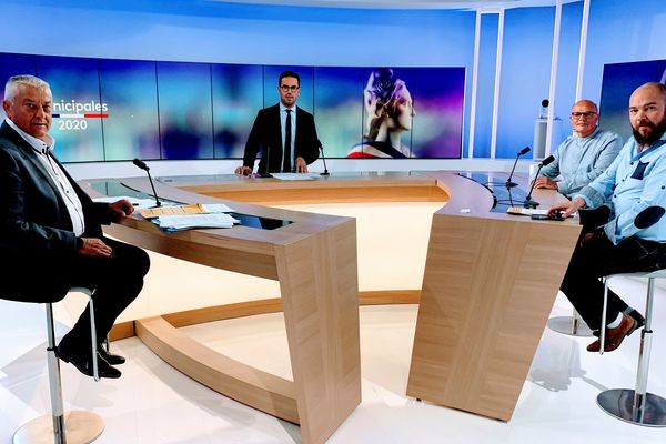 Les trois candidats à la mairie de Bar-sur-Seine sur le plateau de France 3 Champagne-Ardenne. 