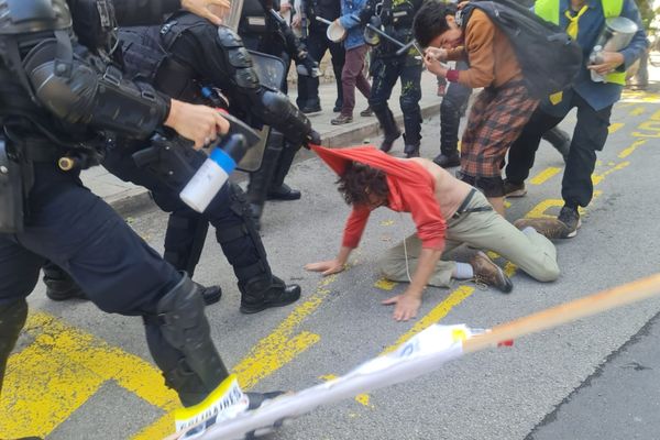 A Millau, le 1er juin 2023, en marge des Assises des petites villes de France, de violents heurts avaient éclaté entre force de l'ordre et manifestants.