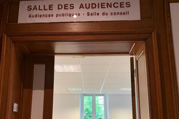 Salle d'audience du tribunal de commerce de Mont-de-Marsan où se joue l'avenir d'Eurosplasma mardi 28 mai.