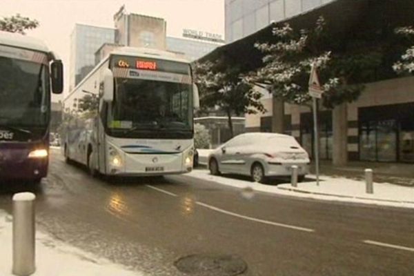 Les TER ne circulent plus sur rail mais sur route depuis ce matin et pour un an.