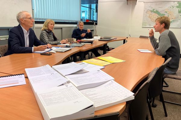 L' Etat organise une enquête publique concernant la construction du nouveau centre pénitentiaire de l'agglomération d''Angers jusqu'au 11 octobre. Une enquête consultable lors d'une permanence en mairie de Trélazé.