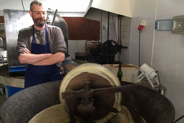 Dans l'Allier, c'est une entreprise familiale de trois personnes qui produit la moutarde de Charroux.