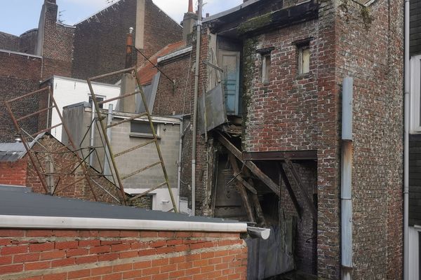 L'arrière d'un immeuble s'est effondré rue Gambetta à Lille ce 1er juin 2024 à 7 heures du matin.