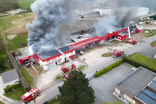 Un impressionnant incendie a eu lieu, mercredi 24 janvier 2024, à la charcuterie Guy-Guy dans l'Eure.