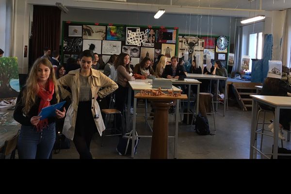 Une classe de terminale du lycée Saint Jean à Limoges participe à cette master class