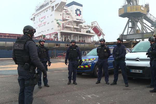 L'équipe de la gendarmerie maritime de Saint-Nazaire contrôle trois navires marchands en provenance des eaux territoriales étrangères par semaine.