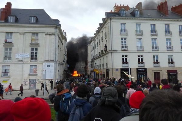 Des affrontements dans les rues de Nantes entre radicaux anti-aéroport et forces de l'ordre le 22 février 2014