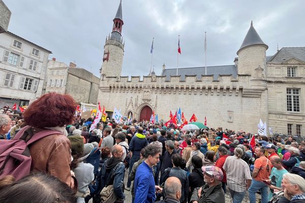 En Charente-Maritime, à la Rochelle, 500 manifestants ont montré leur défiance face au Rassemblement National