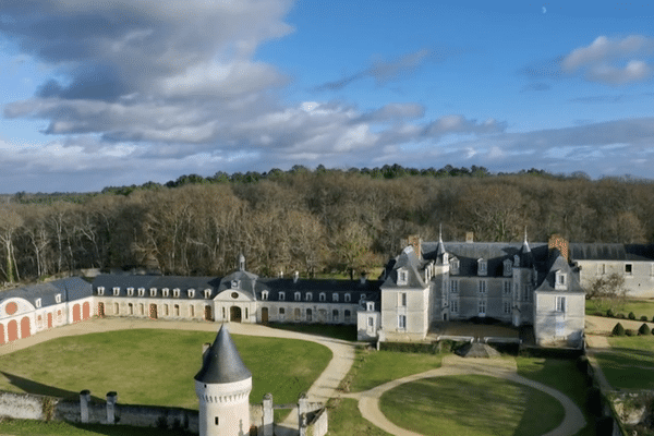 Château ! Par André Manoukian au château de Gizeux.