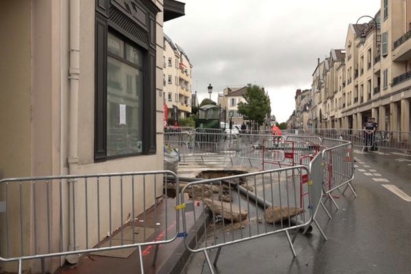 Impossible d'entrer dans l'agence immobilière sans se mettre en danger