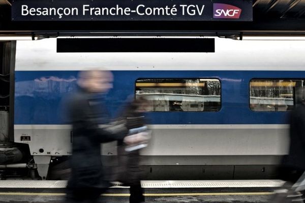 Un TGV en gare de Besançon Franche-Comté