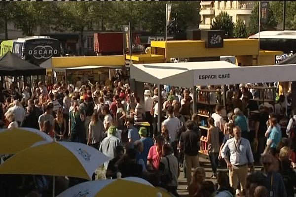 Au village du Tour de France positionné au Champ de Juillet, il y a eu foule