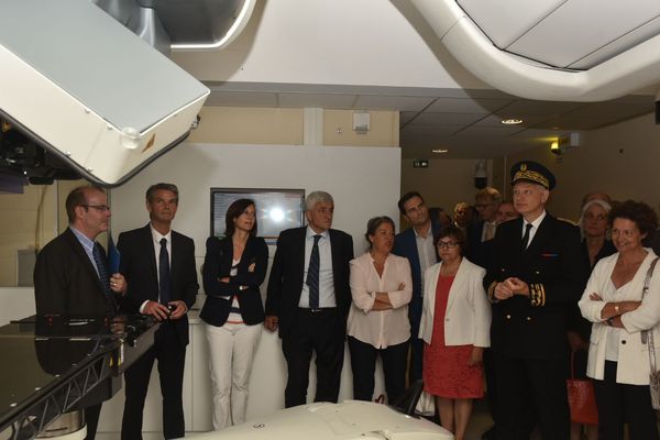 Inauguration de la salle d'hadronthérapie au Centre européen de traitement et de recherche en hadronthérapie de Caen-Normandie