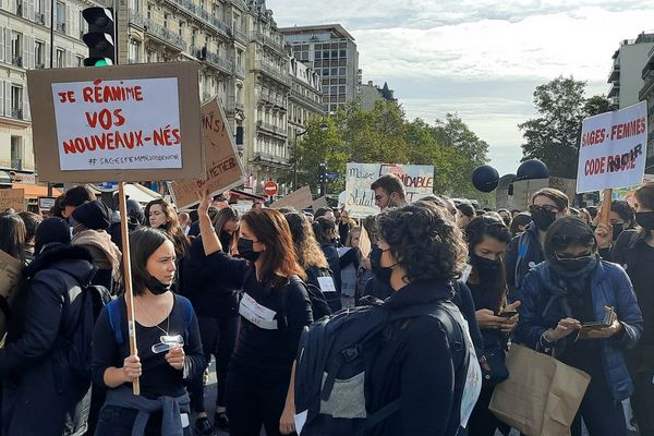 La manifestation est partie de la place du 18 juin 1940, vers Montparnasse.