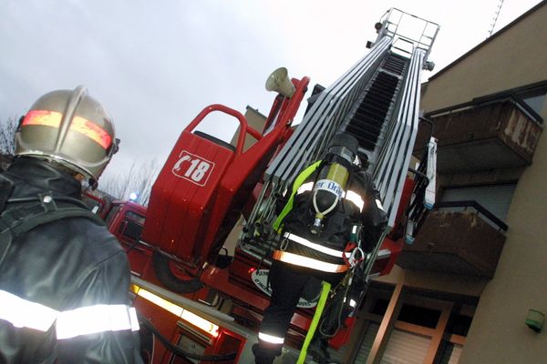 Un immeuble a été évacué à Toulouse ce dimanche 3 novembre 2024, le temps d'éteindre un incendie qui ravageait un appartement au dernier étage.