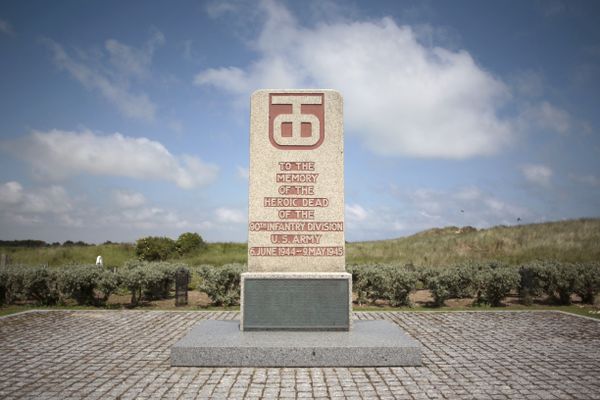 La stèle de Sainte-Marie-du-Mont (Manche), près d'Utah Beach.