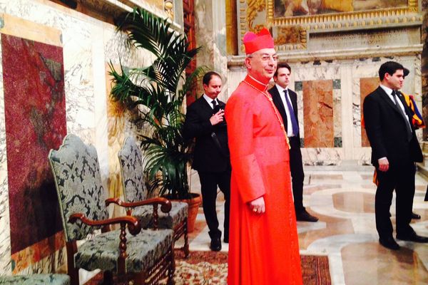 Son Éminence, Dominique Cardinal Mamberti, dans le Palais Apostolique au Vatican, le 14/02/15