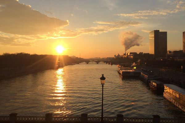 Le ciel de Paris, le 5 décembre 2016.