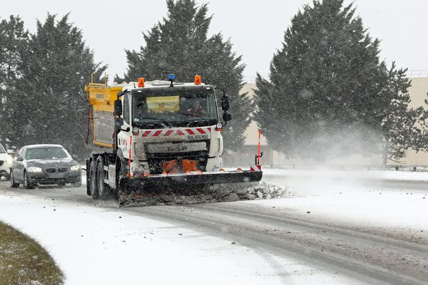 Météo France a placé le département du Cantal en vigilance jaune pour vents violents, neige-verglas et grand froid,  du mercredi 28 février à partir de 15 heures et jusqu’au jeudi 1er mars 6h00.