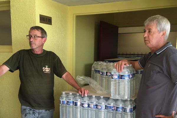 Les distributions de bouteilles d'eau ont repris dès 10 heures à Thourotte et Longueil-Annel (Oise) pour subvenir aux besoins des habitants.