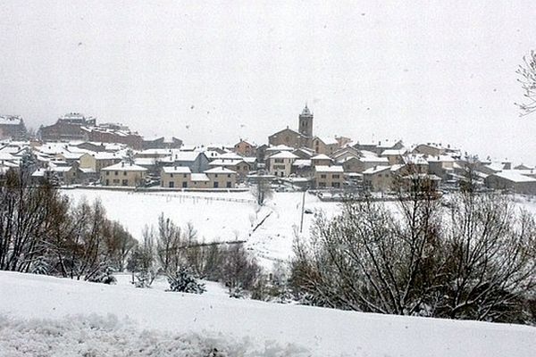 Les Angles (Pyrénées-Orientales) - 20 cm de neige fin avril - 27 avril 2013.