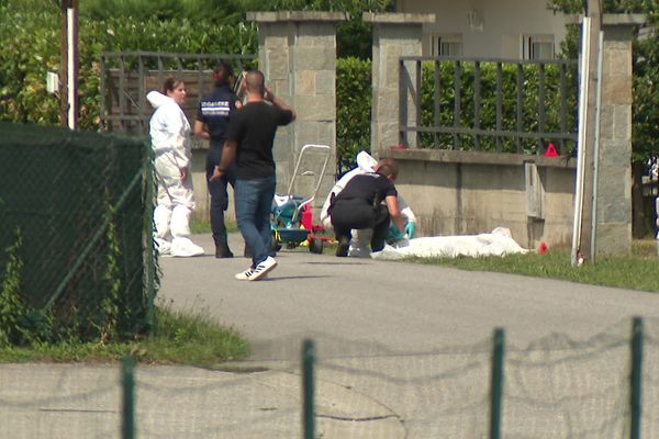 "En l’état de ses déclarations à ce stade de la procédure il admet son implication dans la mort de la victime mais conteste toute intention homicide", précise le procureur de la République de Chambéry.