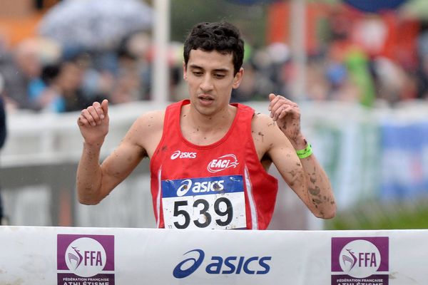 Hassan Chahdy, champion de France Cross Long Elite aux championnats de France de Cross Country à l'Hippodrome du Mans (72)