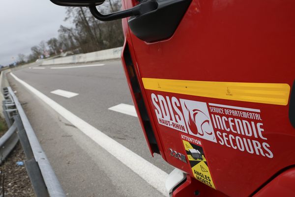 Les pompiers sont intervenus ce mercredi 15 mai après le décès d'un homme de 21 sur l'autoroute A35.