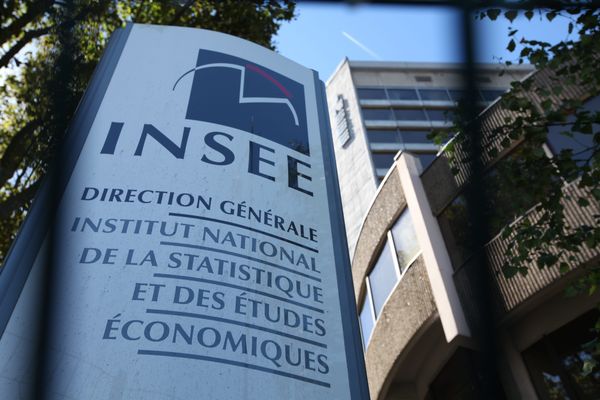 L'Insee fait état de 11 326 décès en Auvergne-Rhône-Alpes entre le 1er septembre et le 26 octobre 2020, toutes causes confondues. Une hausse de 12% par rapport à 2019.