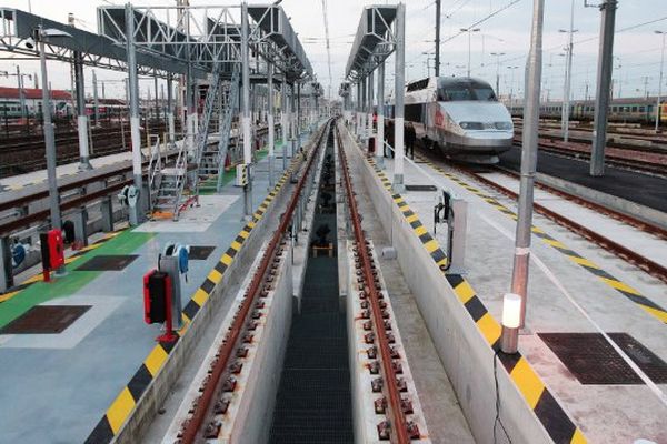 Inauguration du centre de maintenance des rames du TGV Atlantique le 16 mars 2016 à Bordeaux. 