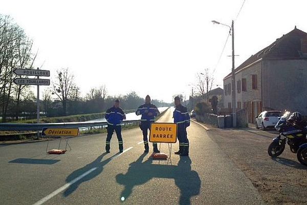 C'est dans le canal du Centre, à Ciry-le-Noble, que la voiture a été repêchée avec à son bord les corps de Sophie Zizzutto et de ses deux enfants.