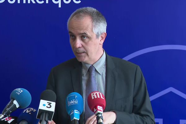 Sébastien Piève, procureur de Dunkerque tient une conférence de presse au lendemain de l'arrestation de Jamel Y, père de la jeune fille, qu'il avait enlevée.