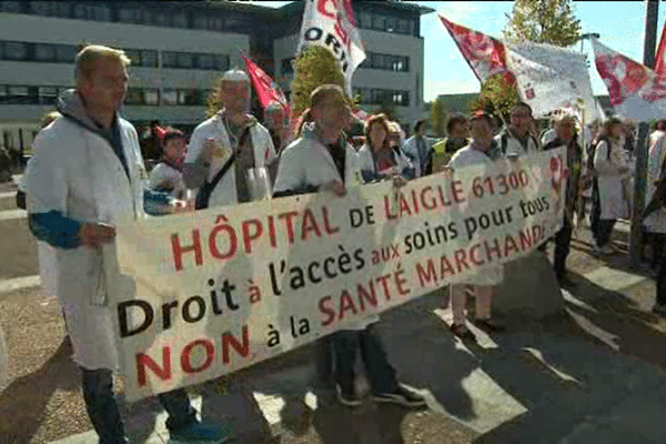 Du personnel de l'hôpital de l'Aigle a  participé à la manifestation organisée ce jeudi devant l'ARS à Caen