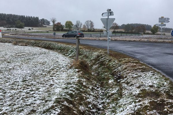 Circulation "délicate " dimanche 28 octobre sur le sud du département de Haute Loire. Aucune difficulté particulière sur le plateau de Craponne sur Arzon (photo).