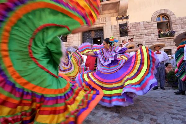 Le festival mexicain dans les rues de Barcelonnette.