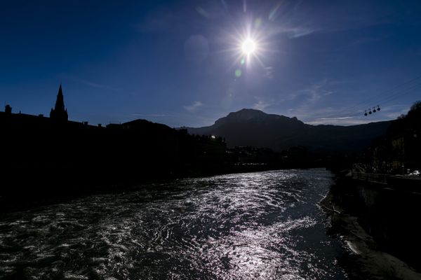 L'épisode caniculaire qui sévit en Isère depuis plusieurs jours devrait s'achever en fin de semaine selon les prévisions de Météo France.