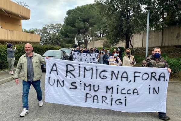 Le rassemblement s'est déroulé dans le calme.