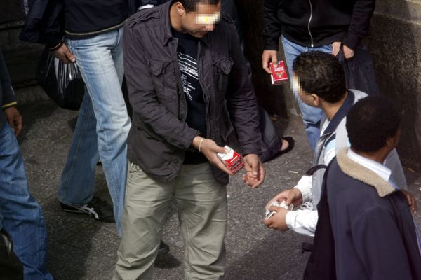 Six hommes âgés de 23 à 29 ans ont été condamnés vendredi 26 mars à Lyon pour un vaste trafic de tabac, à des peines de six mois de prison avec sursis à trois ans d'emprisonnement, dont deux ferme. Image d'archives.