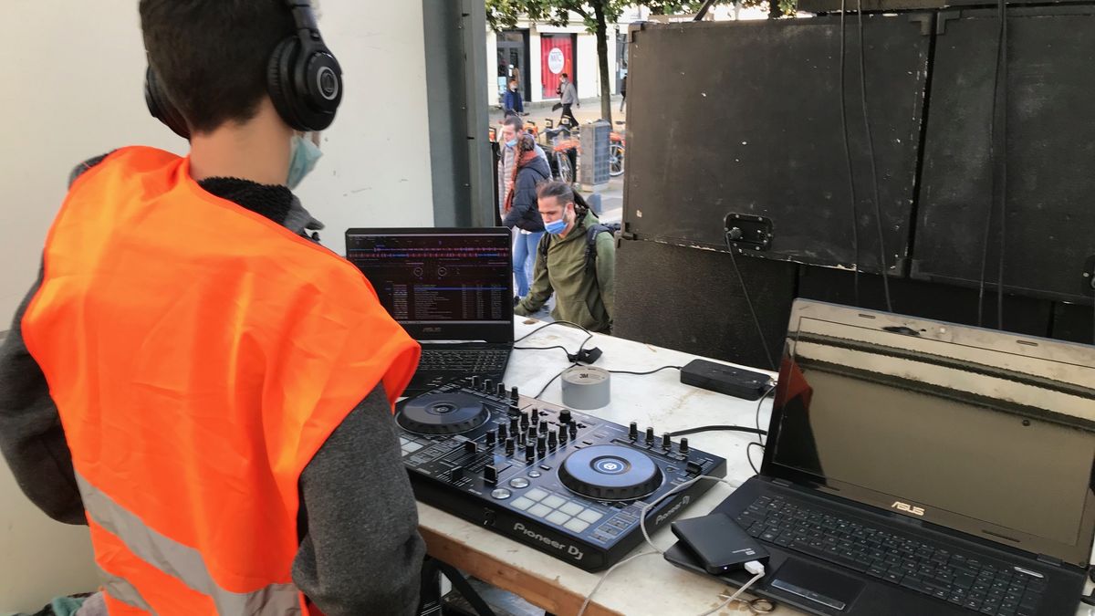 Nantes Des Centaines De Teufeurs Defilent Dans Le Centre Ville Pour Defendre Les Fetes Libres