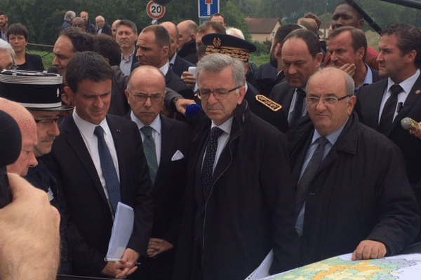 Manuel Valls et Bernard Cazeneuve à Montargis (Loiret) - 6 juin 2016