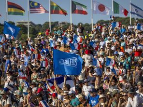 Le public dans la fan zone de Marseille le 8 août 2024, pour les épreuves féminines de Kitefoil.