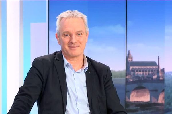 Charles Fournier sur le plateau de France 3 Centre Val de Loire.