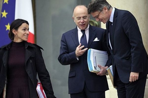 Bernard Cazeneuve, au centre, entre Aurélie Filippetti, et Vincent Peillon, octobre 2012