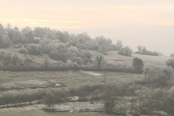 Le froid installé en Bourgogne depuis quelques jours, va permettre à un air chargé en humidité de créer des phénomènes de pluies verglaçantes dès mardi soir