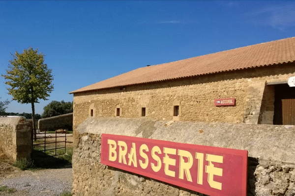 Une bergerie du XVIIIème siècle sur le domaine de Sulauze fait office depuis 2013 de brasserie artisanale.