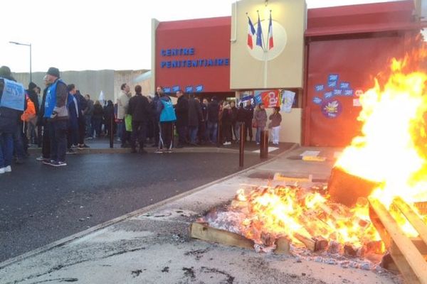 Mouvement des surveillants pénitentiaires à Perpignan ce lundi 15 janvier 2017.