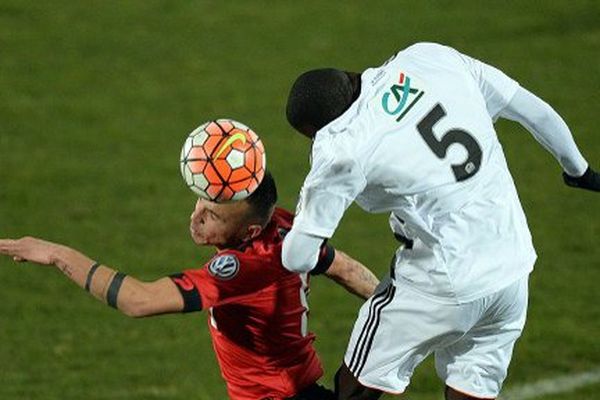 Le défenseur Lorientais Zargo Touré face à Eric Vandenabeele (Boulogne)