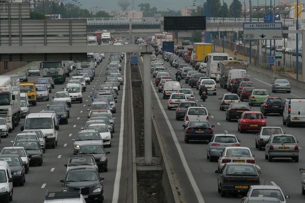 Un conducteur de trottinette a été extrait et verbalisé du périphérique extérieur toulousain en Haute-Garonne, lundi 24 juin, alors qu'il y circulait ce qui est strictement interdit.